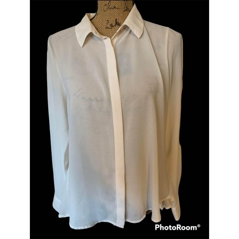 🍒 2/$20 🍒 Cream Medium Sheer Button Up Blouse Pleated Back Hi-Lo